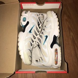 NIKE AIR MAX PLUS BG